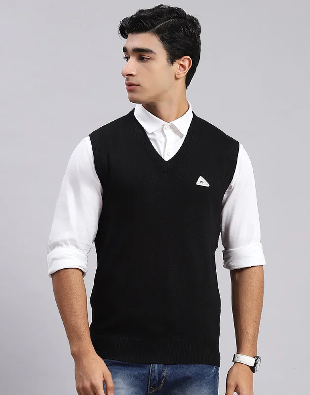 Men Black Solid V Neck Sleeveless Sweater