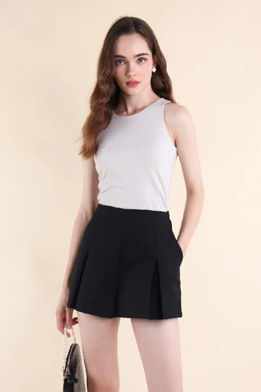 JILL PLEATED SHORTS IN BLACK